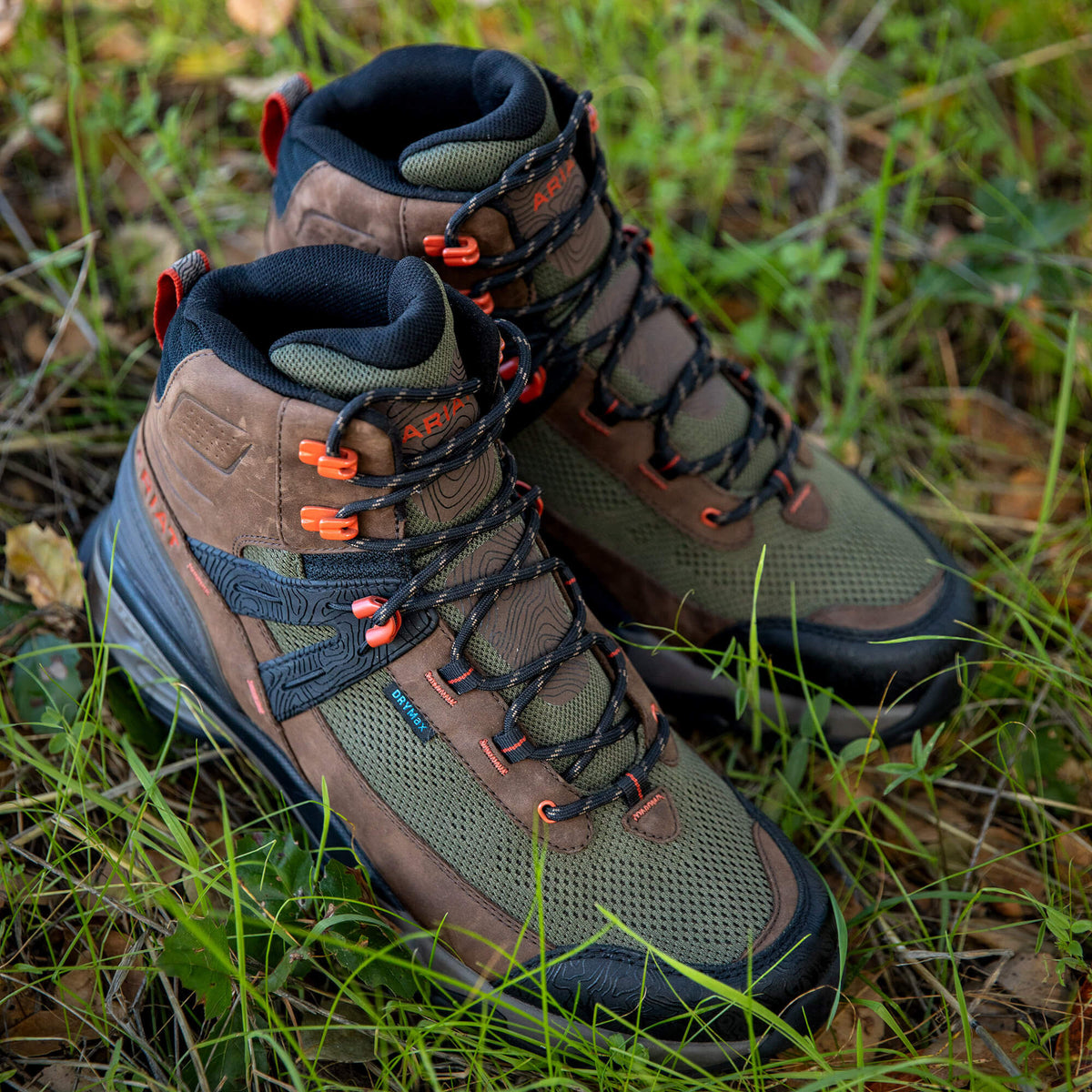 Traverse Mid Waterproof Hiking Boot - US 6138