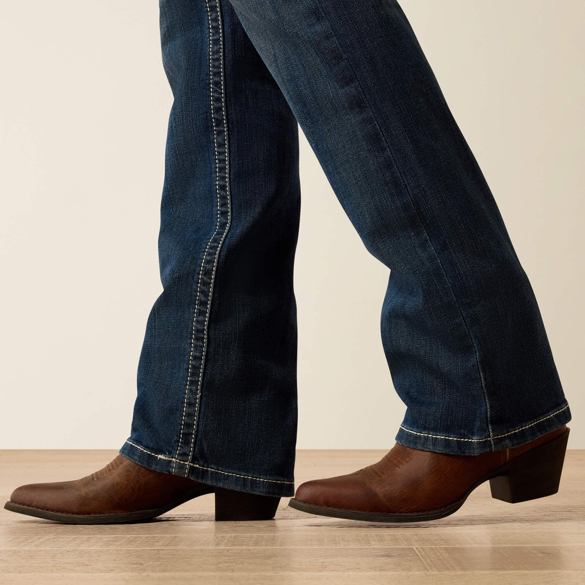 Mid Rise Ivy Straight Leg Jean - US 2501