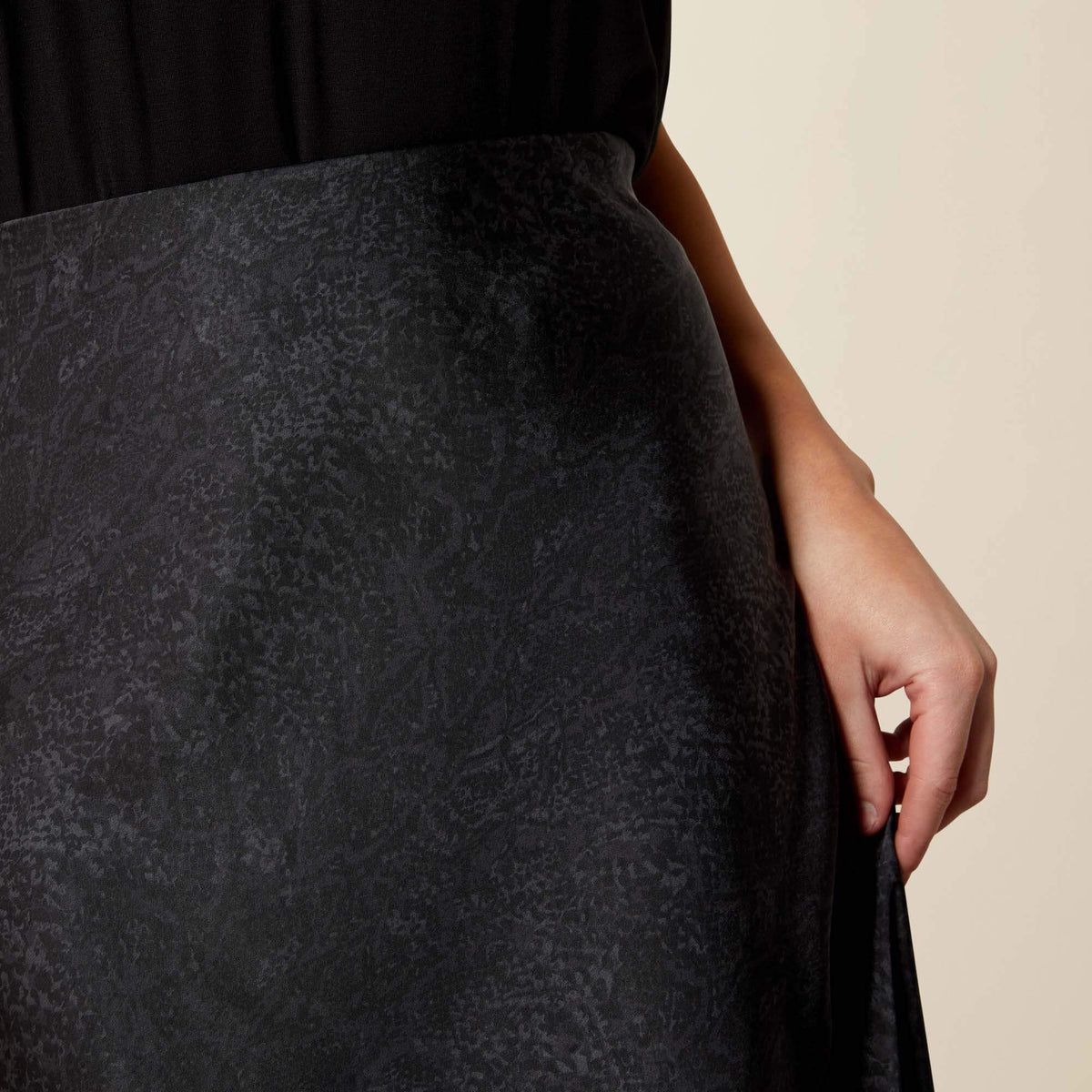Athena Skirt - US 2979
