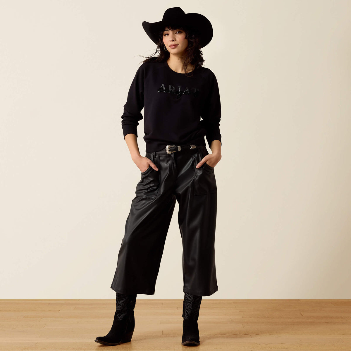 Essential Crew Sweatshirt - US 4568